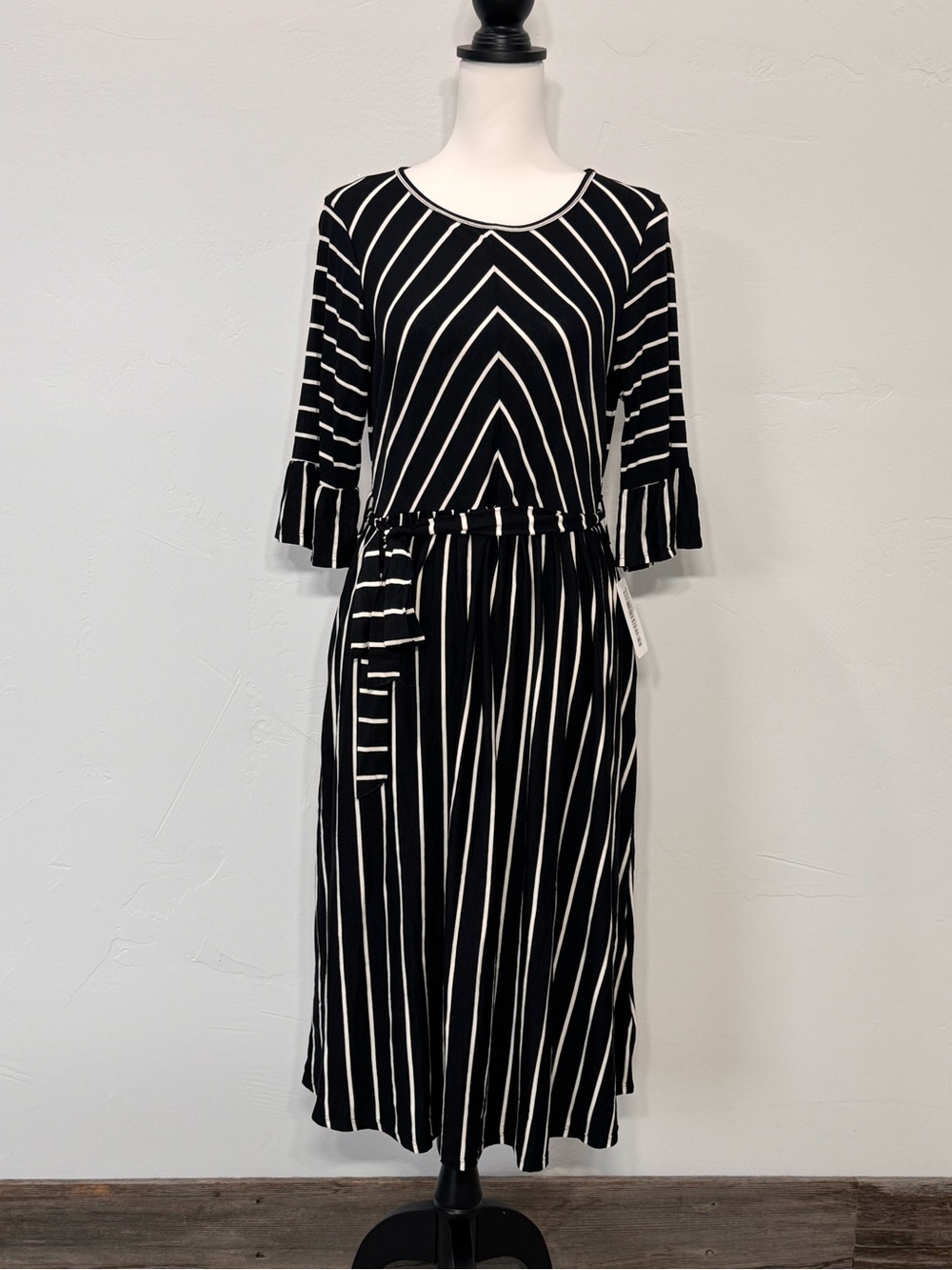 Hailey & Co Black & White Striped Midi Dress Belt Women's Size Large NWT!